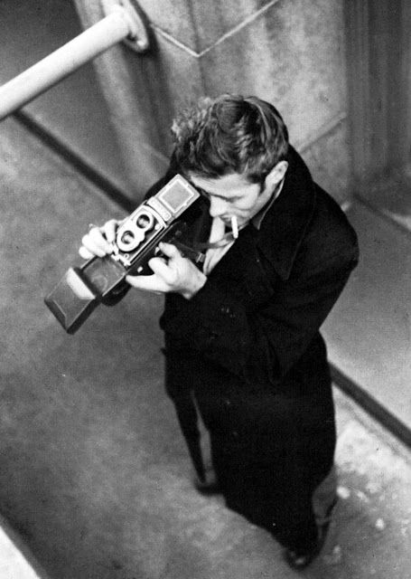 Beige Widget, James Dean Style, Rolleiflex Camera, Dennis Stock, James Dean Photos, Gentleman Quotes, Jimmy Dean, Leading Men, Hollywood Boulevard