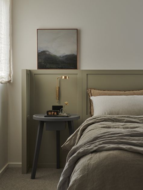 Georgina Jeffries, Olive Green Bedrooms, Decor Eclectic, Ocean House, Bedroom Paint Colors, Elegant Bedroom, Bed Linens Luxury, Design Del Prodotto, Bedroom Green