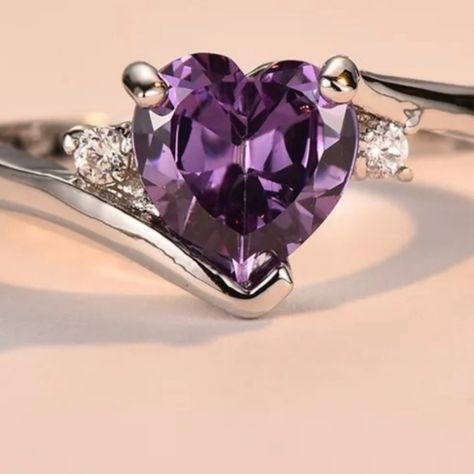 Heart Shaped Amethyst Ring Size 6.5 Bnwot Condition No Scratches Or Flaws Rhinestone Baggetts Engagement Finger, Purple Rings, Purple Jewelry, Piercings Jewelry, Heart Shaped Rings, Jewelry Board, Purple Crystal, Zircon Ring, Amethyst Purple