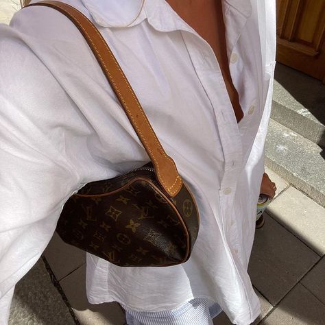 Scandinavian Outfit, Matilda Djerf, Instagram Summer, Scandi Style, Classy Chic, Lucky Girl, Louis Vuitton Bag Neverfull, Arm Candy, Global Fashion