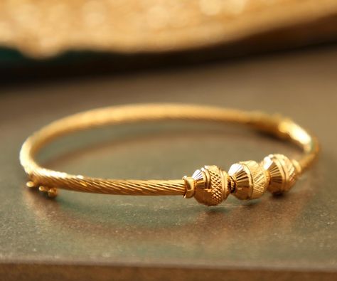 Swathi Reddy, Gold Bangle Designs, Manubhai Jewellers, Baby Jewelry Gold, Kids Gold Jewelry, Solid Gold Bangle, Gold Bangles Indian, Gold Bracelet Simple, Gold Jewelry Outfits