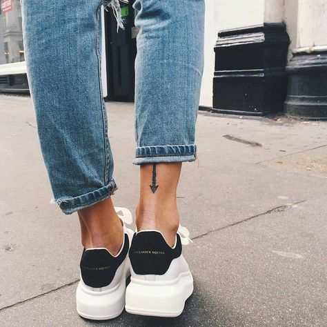 “McQueen ⬇ @josefinehj via @denimaddicted_” Alexander Mcqueen Outfit, Mcqueen Outfit, Mcqueen Sneakers, Alexander Mcqueen Sneakers, Mcqueen Fashion, 90's Fashion, Street Style Summer, Trendy Sneakers, Sneakers Outfit