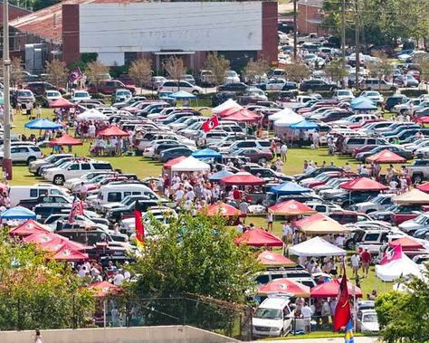 8 Tips for Breakfast Tailgating Parking Lot Tailgate, Parking Lot Party, Tailgating Food, Tailgate Tent, College Tailgating, Shade Tent, Backyard Birthday, College Football Games, Football Tailgate