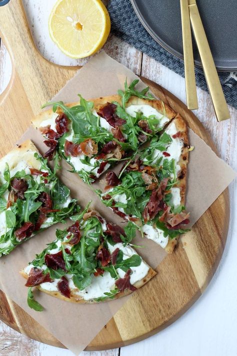 Lemon Ricotta Naan Pizza - Ways to my Heart Lemon Ricotta Naan Pizza, Naan Pizza Recipes, Bread Roast, Crispy Prosciutto, Pizza Ideas, Naan Pizza, Lemon Ricotta, Summer Dining, Pizza Bread