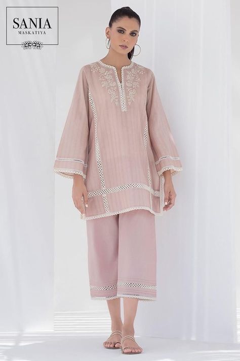 Suit With Lace, Sania Maskatiya, Lace Dress Design, Designer Kurti Patterns, Pakistani Fashion Casual, Casual Indian Fashion, Pakistani Dresses Casual, Pakistani Fashion Party Wear, Kurta Neck Design