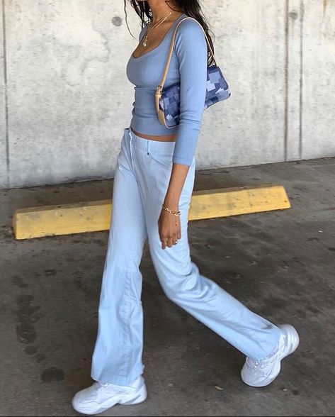 TRENDY FEMALE FASHION on Instagram: “monochrome outfits (part 2) follow @trendyff for more posts like these✔️” Autumn Blue, First Date Outfits, College Outfit, Outfit Jeans, School Looks, Looks Street Style, Outfit Trends, Brunch Outfit, Mode Inspo