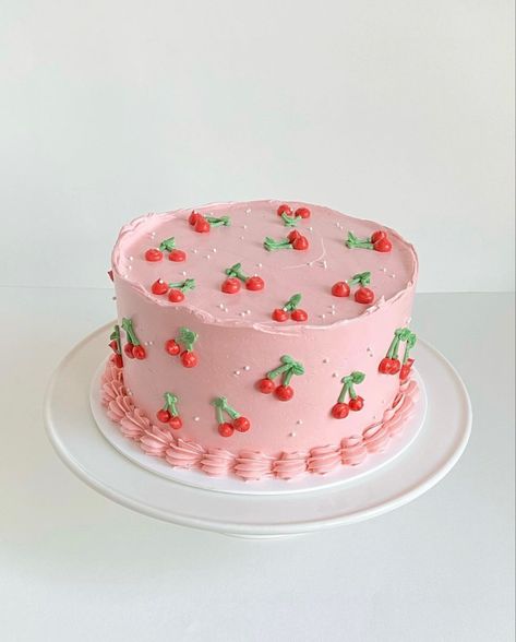 Pink Cake With Cherries, Cherry Cake Design, 1950s Cake, Bolo Vintage, 14th Birthday Cakes, Small Birthday Cakes, 25th Birthday Cakes, Pink Birthday Cakes, Simple Cake Designs