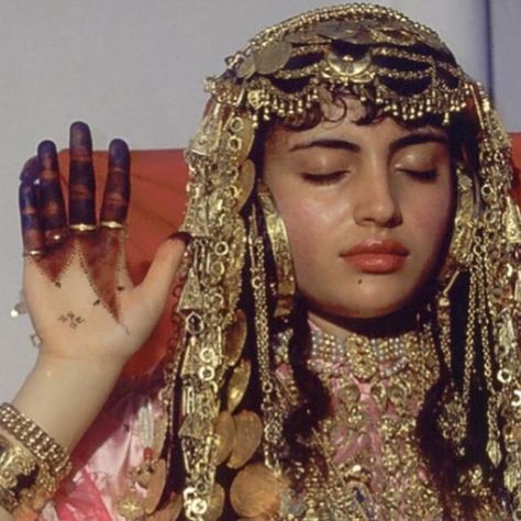 Henna by Dr.Azra on Instagram: "A photo of a Tunisian bride in the 90s in her bridal henna. By Tim Caroll via @tunisian.vintage.archive 
#thehennaarchive #henna" Free Life, Bridal Henna, Tunisia, The 90s, Instagram A, Henna, A Photo, Instagram