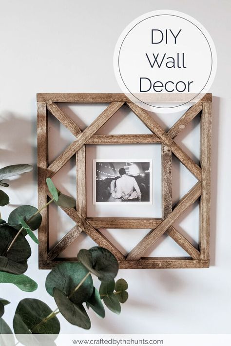 Looking for a cheap way to make over your bedroom decor? Check out these 20 easy DIY ideas to create a relaxing master bedroom without breaking the bank. #diy #bedroomdecor #budgethomedecor #roommakeover Wood Wall Decor Diy, Diy Wood Wall Decor, Diy Pallet Wall, Diy Wood Wall, Diy Wand, Dekor Diy, Diy Holz, Diy Picture, Farmhouse Wall Decor