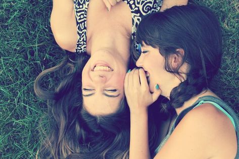 5 Reasons You Love Your Best Friends | The Odyssey Twin Sisters Photoshoot Poses, Sister Shoot, Girlfriends Photoshoot, Sister Photoshoot, Friendship Photo, Funny Friend Pictures, Bestie Photos, Campaign Photoshoot, Bff Photo