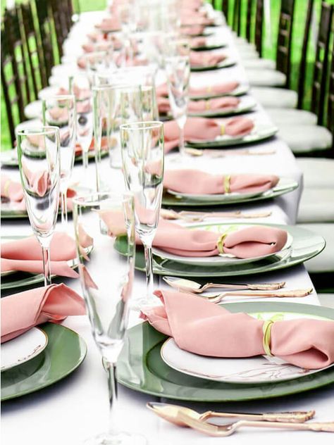 Level up your next celebration with our versatile outdoor décor. Make a big outdoor statement with our metallic rose gold baroque plastic cutlery set and green round acrylic charger plates. Add to the comfort of your guests by covering your event chairs with thick cushion sponge pads. Lay dusty rose polyester linen napkins on dinner plates and line the space between plates with heavy duty cylinder glass vase to create a truly entertaining party experience for your esteemed guests. Pink Plate Table Setting, Pink And Green Place Setting, Pink And Green Table Decor, Pink And Green Table Setting, Rose Gold Charger Plates, Waikiki Wedding, Acrylic Charger Plates, Bridal Shower Tablescape, Wedding Table Deco