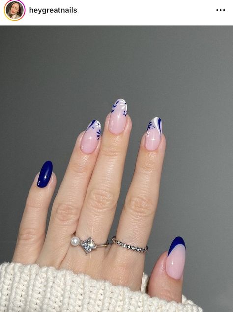 Picnic Nails, Nautical Nail Designs, Sailor Nails, Royal Blue Nails Designs, Grad Nails, Anchor Designs, Nautical Nails, Blue And White Nails, Royal Blue Nails