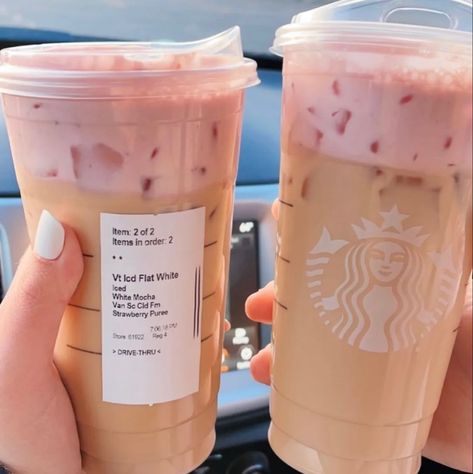 Strawberry Starbucks Drink, Starbucks Chocolate, White Chocolate Covered Strawberries, Starbucks Secret Menu Recipes, Cold Starbucks Drinks, Starbucks Orders, White Chocolate Covered, Starbucks Strawberry, Starbucks Drinks Diy