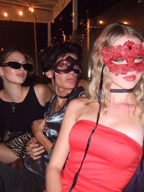 Masquerade Ball Aesthetic, Masquerade Aesthetic, Masquerade Party Outfit, Mascarade Ball, Mascarade Party, Eerie Photos, Masquerade Halloween Costumes, Mask Ball, Masquerade Prom