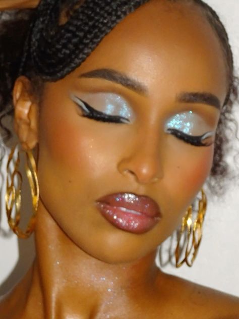 Black 80s Makeup, Mermaid Makeup Black Women, 80s Glam Makeup, Blue Makeup Looks Black Women, Glam Eyeshadow Looks, Future Makeup, Ice Queen Makeup, Teal Eyeshadow, Melanin Makeup