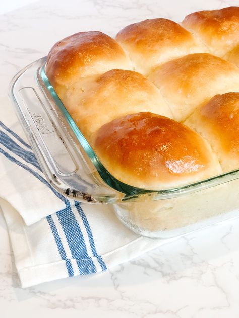 Interested in amazing dinner rolls that make you super happy? These Sourdough Dinner Rolls are so soft and delectable! Best Sourdough Starter Recipe, Sourdough Dinner, Sourdough Sandwich Bread Recipe, Sourdough Dinner Rolls, Sourdough Sandwich Bread, Sandwich Bread Recipe, Types Of Sandwiches, Sourdough Bread Sandwiches, Sourdough Sandwich