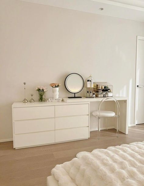 Drawer Ideas Bedroom Aesthetic, Aesthetic Dresser Ideas, Aesthetic Dresser Decor, Room Ideas Ikea, Rangement Makeup, Room Organization Bedroom, Studio Apartment Living, White Room Decor, Bedroom Dressing Table