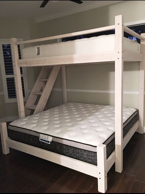 Modern Lake House Bedroom, Lake House Bedroom Ideas, Queen Loft Beds, Bunk Beds For Boys Room, Kids Bunk Bed, Bunk Beds Boys, Adult Bunk Beds, Lake House Bedroom, Beds Ideas