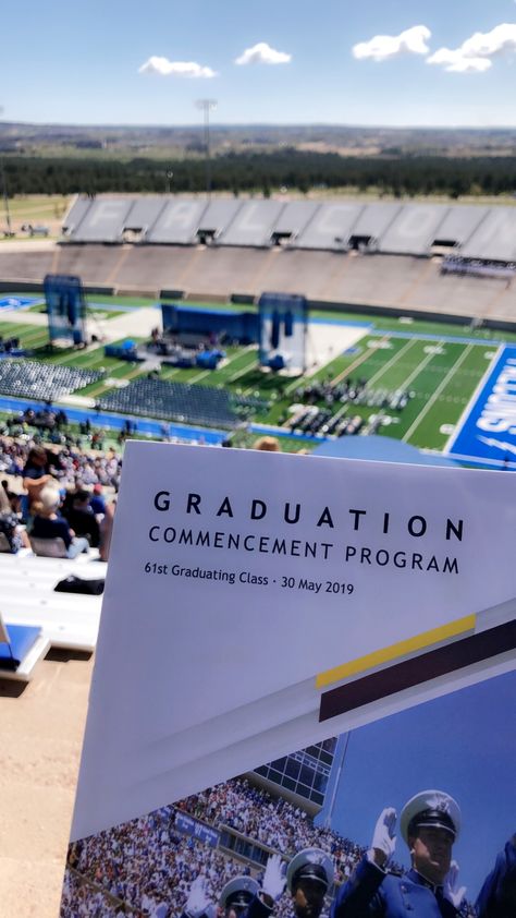 air force academy graduation Air Force Academy Wallpaper, Us Air Force Academy, Usafa Aesthetic, Aviation Graduation Pictures, Air Force Academy Aesthetic, Us Air Force Aesthetic, Annapolis Naval Academy, Pilot Aesthetic, Air Force Nurse