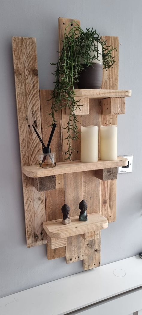 Diy Farmhouse Ideas, Pallet Wood Shelves, Rustic Bedding, Reclaimed Pallet Wood, Wood Pallet Projects, Wooden Projects, Rustic Wall, Pallet Wood, Diy Pallet Furniture