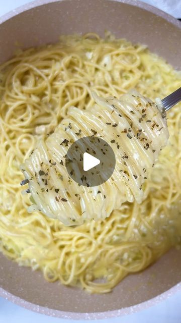 5.1M views · 530K likes | Jo and Bart on Instagram: "Wow 😍 Do You Love Pasta with Parmesan Cream ? 🤍 

8 oz - 220g pasta (here spaghetti)
2 oz - 60g butter
1 onion 
2 garlic cloves 
1 cup - 240ml cream
4 oz - 120g parmesan cheese 
1/4 tsp salt 
1/4 tsp pepper

> full measurements and instructions are in our new cookbook 📙 with 100+ pasta recipes ➡️ link in bio.

#pasta #cream #parmesan #recipe #foodies #instagood #dinner #reels" Appertiser Ideas, Pasta Parmesan, Spaghetti Dinner, Cream Pasta, Creamed Onions, Instagram Recipes, Pepper Pasta, Pasta Ingredients, Parmesan Pasta