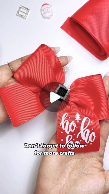 Monica Silva on Instagram: "If Santa was a bow 🎅. Hair bow tutorial with HTV vinyl from @teckwraphtv. Use ‘MONICA5’ for a discount. #hairbowtutorial #hairbowdiy #ribbon #moño #liston #christmashairbows #toddlermom" 50k Views, Hair Bow Tutorial, Christmas Hair Bows, Bow Tutorial, Toddler Mom, Htv Vinyl, Diy Hair Bows, Girls Bows, Hair Bow