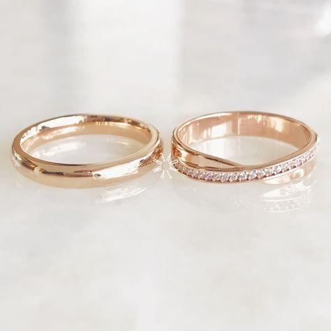 ALIANZA MATRIMONIAL ORO ROSA 14K R25984-7063 Wedding Rings White Gold, Wedding Bands Matching, Wedding Ring White Gold, Wedding Rings Sets His And Hers, خواتم خطوبة, Couple Ring Design, Gold Wedding Bands, Dream Wedding Ring, Engagement Rings Couple