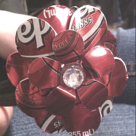 Dr Pepper Crafts Diy, Dr Pepper Valentines Gift Ideas, Dr Pepper Can Crafts, Dr Pepper Crafts, Dr Pepper Wedding Ideas, Dr Pepper Gift Ideas Diy, Dr Pepper Flower Bouquet, Dr Pepper Wedding, Dr Pepper Gifts