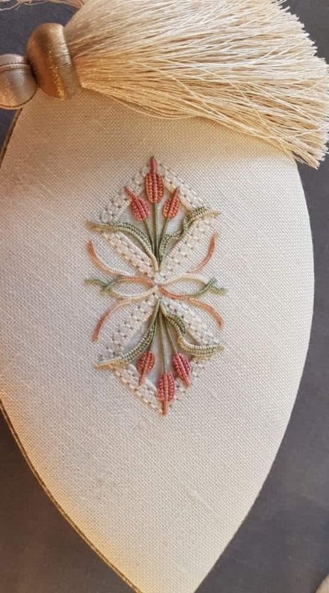 Brazilian Embroidery Stitches, Hardanger Embroidery, Pola Sulam, Embroidery Materials, Hand Embroidery Flowers, Embroidery Patterns Vintage, Brazilian Embroidery, 자수 디자인, Silk Ribbon Embroidery