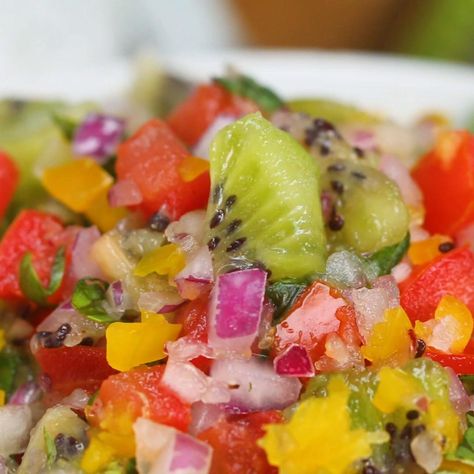 Kiwi Salsa Kiwi Salsa Recipes, Kiwi Salsa, Mango Pineapple Salsa, Green Bean Salad Recipes, Yellow Mango, Pineapple Salsa Recipe, Mango Salsa Recipes, Salsa Sauce, Mango Pineapple