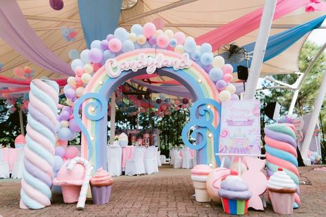 Candy Land Theme Party Decoration, Candy Castle Candyland, Pastel Candyland Birthday Party, Minnie Candyland, Candyland Decorations Diy, Candyland Themed Party, Castle Birthday Party, Sweet Props