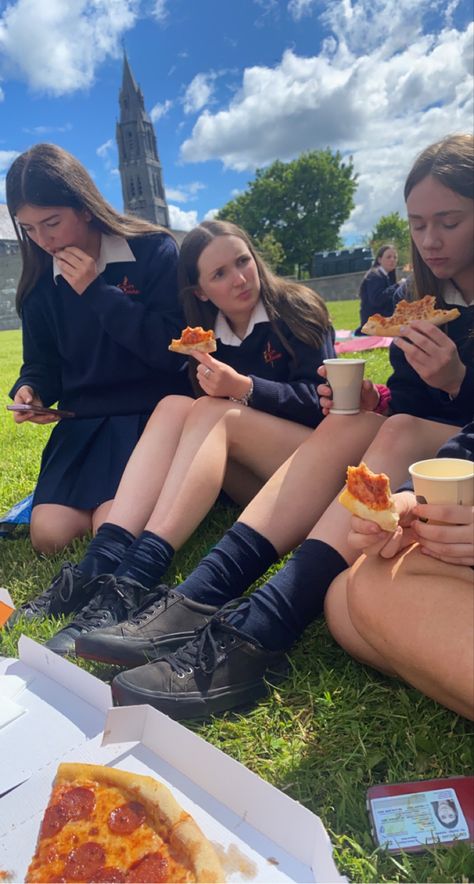 Private School Uniforms, British High School, Boarding School Aesthetic, Romanticising School, School Dr, Friends Hanging Out, Senior Year Of High School, Friends High, School Uniform Outfits