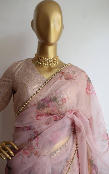 Linen Dupatta, Light Dusty Pink, Floral Sarees, Sarees For Girls, Printed Organza, Simple Saree Designs, Indian Sari Dress, Blouse Stitching, Floral Saree