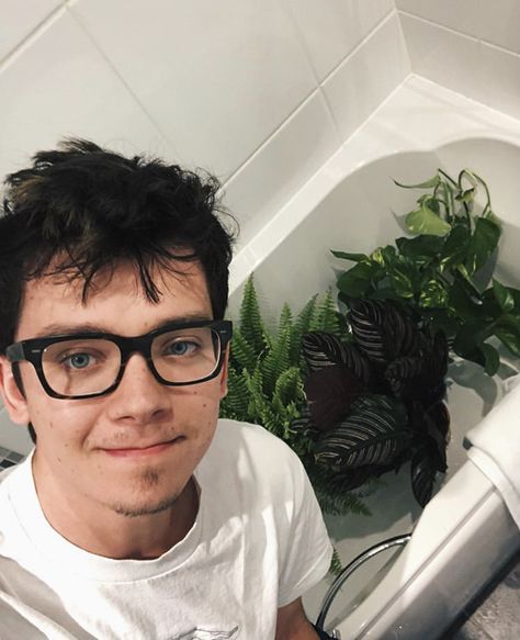 Asa Butterfield, Cardiff, The Wall, Bath, Twitter, Plants, Wall, On Instagram, Instagram