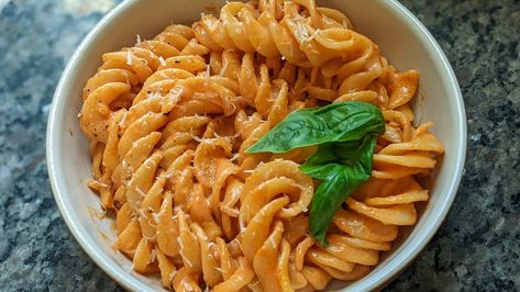 Indulging in the spectacle of colonne Pompeii, “the internet’s favorite pasta.” Fusilli Pasta Recipes, Fusilli Pasta Recipe, Curly Pasta, Seafood Rice, Fusilli Pasta, Takeout Food, Never Go Back, Pasta Maker, Drying Pasta