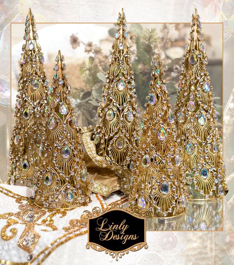 Gold Christmas Trees, Chicago Luxury, Luxury Christmas Decor, Shabby Chic Diy Crafts, Jeweled Christmas Trees, Luxury Christmas Tree, The 12 Days Of Christmas, Jeweled Christmas, Diy Bead Embroidery