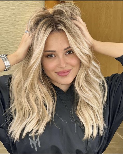 Even Blonde Hair, Honey Blonde With Root Melt, Balayage Hair Blond, Tip Out Hair, Blonde With Natural Roots, Blond Balayage On Blonde Hair, Blond Hair With Brown Roots, Light Blonde Balayage On Brown Hair, Blond With Shadow Root