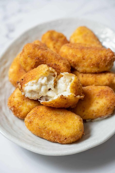 You'll love the crispy texture of these traditional salt cod croquettes from Spain. This easy recipe makes croquettes that will melt in your mouth! Salt Cod Croquettes, Salmon Croquettes Meal Ideas, Salmon Croquettes Recipe Canned, Cod Croquettes, Spanish Croquettes, Croquettes Spanish, Spanish Snacks, Fried Snacks, Croquettes Recipe