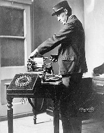 An Era Ends As the Telegraph Passes Into History Samuel Morse, Communication Theory, United States History, Old Tools, Famous Americans, American West, Old West, Vintage Photography, Old Pictures