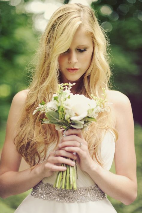 A secret garden inspired shoot.  Photo by Kelly Stremmel. Flower Bouquet Drawing, Hands Holding Flowers, Bouquet Photography, Giving Flowers, Hand Photography, Flower Photoshoot, How To Shade, Hand Flowers, Holding Flowers