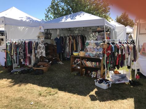 Vendor Setup, Market Setup, Vintage Market Booth, Thrift Clothes, Vendor Booth Display, Flea Market Booth, Antique Booth Ideas, Clothing Display, Clothes Market