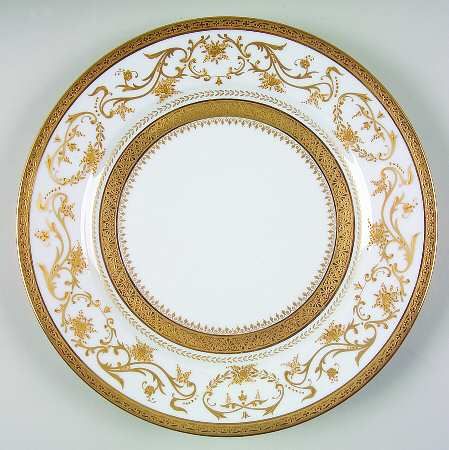 "Dynasty" china pattern with golden flourish trim & ornate Rococo accents from Chas Field Haviland. Hermes Dishes, Kitchen Plates Set, Fine China Patterns, Crockery Design, Table Wear, Fine China Dinnerware, Fine Dinnerware, Gold Plates, Gold China