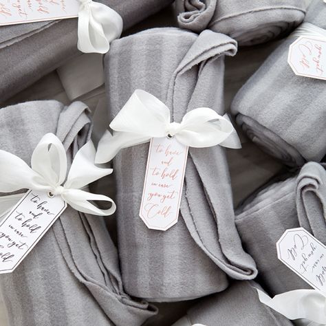 Keep the guests at your fall or winter wedding comfortable by providing some throw blankets with these cute, printable tags tied to them! They are free! Wedding Guest Gifts Party Favors, Wedding Reception Favors, To Have And To Hold, Wedding Wonderland, Diy Bride, Boda Mexicana, Wedding Blankets, Wedding Welcome Bags, Beach Wedding Favors