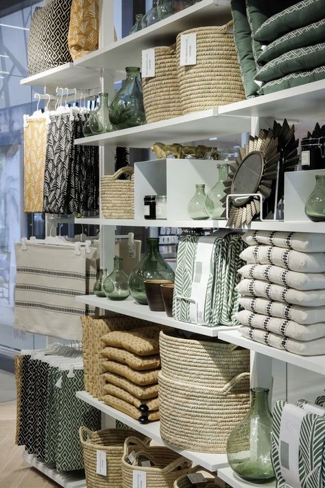 H&M Home new Tartu store opening – part I Retail Store Interior Design, Small Space Interior Design, Retail Store Display, Warehouse Design, Store Design Boutique, Retail Store Interior, Store Interiors, Yamagata, Retail Store Design