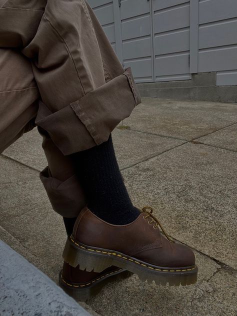 Brown Low Doc Martens, Brown Oxfords Outfit, Brown Dr Martens Outfit, Brown Doc Martens Outfit, Dr Martens Brown Boots, Aot Irl, Brown Doc Martens, Doc Martens 1461, Cold Clothes