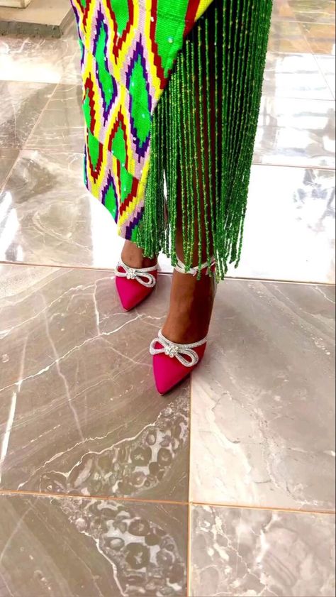 Green Kente Dress, Ankara Lace Styles, Dress Styles For Wedding, Lace Styles For Ladies, Kente Dress Styles, Lace Styles Asoebi, Owanbe Styles, Asoebi Styles Lace, Lace Styles For Wedding