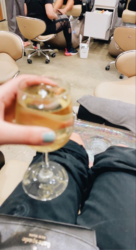 Mani Pedi Aesthetic, Pedicure Aesthetic Salon, Selfish Era, Pedicure Aesthetic, Pedicure Pictures, Kendall Ryan, Nails Pedicure, Mood Aesthetic, Wine White