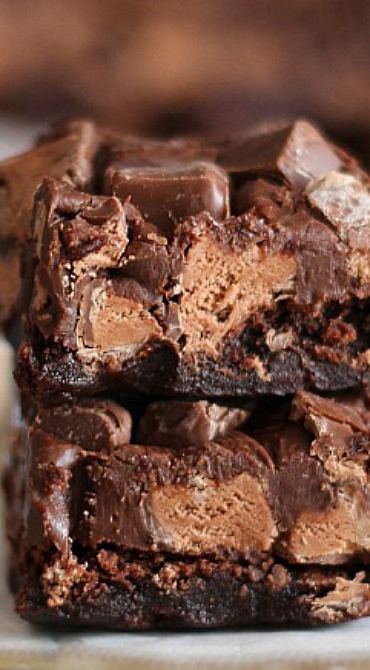 3 Musketeers Fudge Brownies 3 Musketeers, Fudge Brownies, Brownie Bar, Brownie Cookies, Fudge Recipes, Chocolate Brownies, Eat Dessert, Brownie Recipes, Sweets Treats