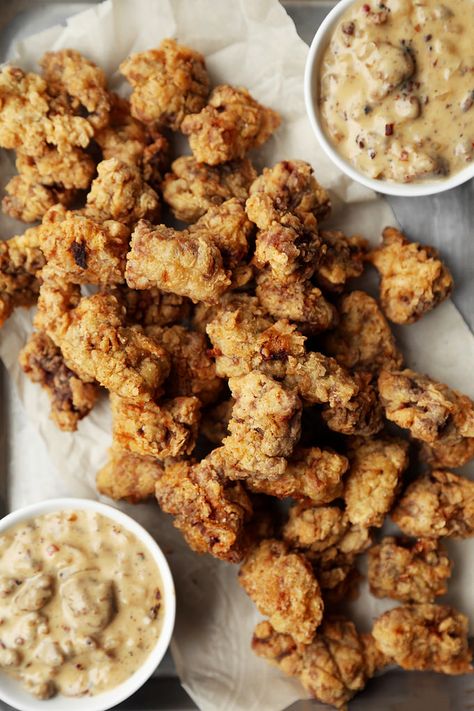 Popcorn Chicken Fried Steak - The Candid Appetite Chicken Fried Steak Recipe, Breaded Steak, Popcorn Snacks, Fried Steak, Chicken Fried Steak, Popcorn Chicken, Steak Bites, Sausage Gravy, Steak Fries