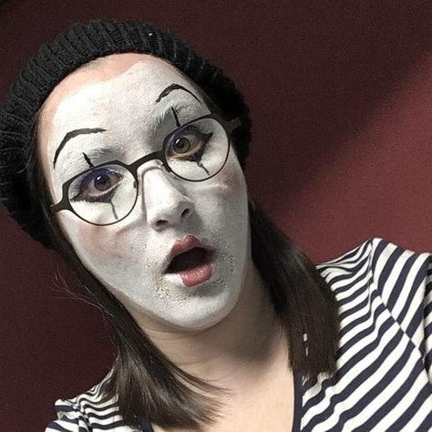 Halloween Makeup With Glasses, Makeup With Glasses, Megan Thompson, Makeup Glasses, Mime Makeup, Glasses Makeup, Clown Makeup, A Wallpaper, Natural Beauty Tips